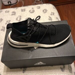 Adidas Arkyn PK semi  used great condition